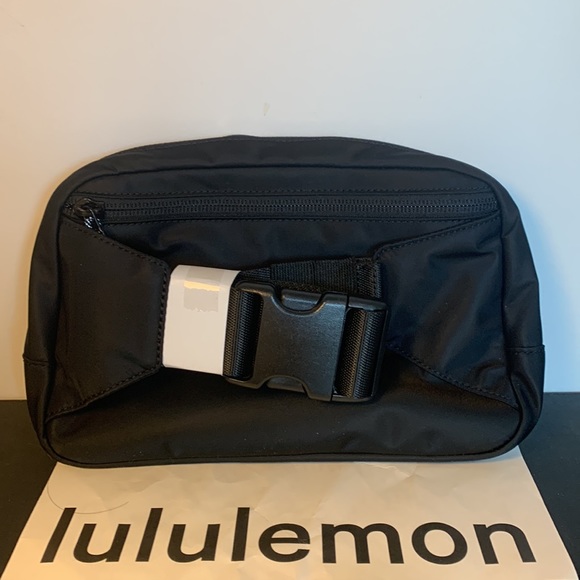 NWT LULULEMON EVERYWHERE BELT BAG LARGE BLACK - Picture 4 of 5